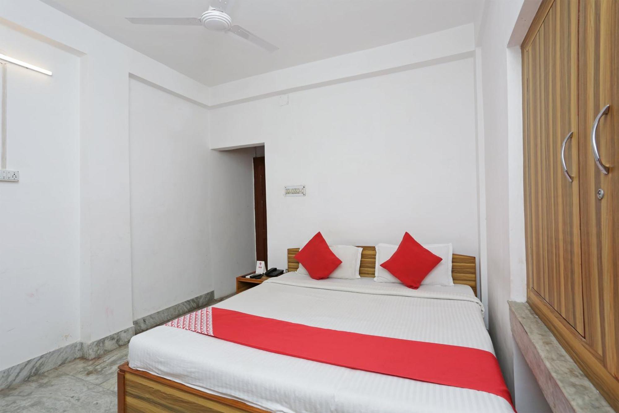 Hotel O New Silver Inn Колката Екстериор снимка