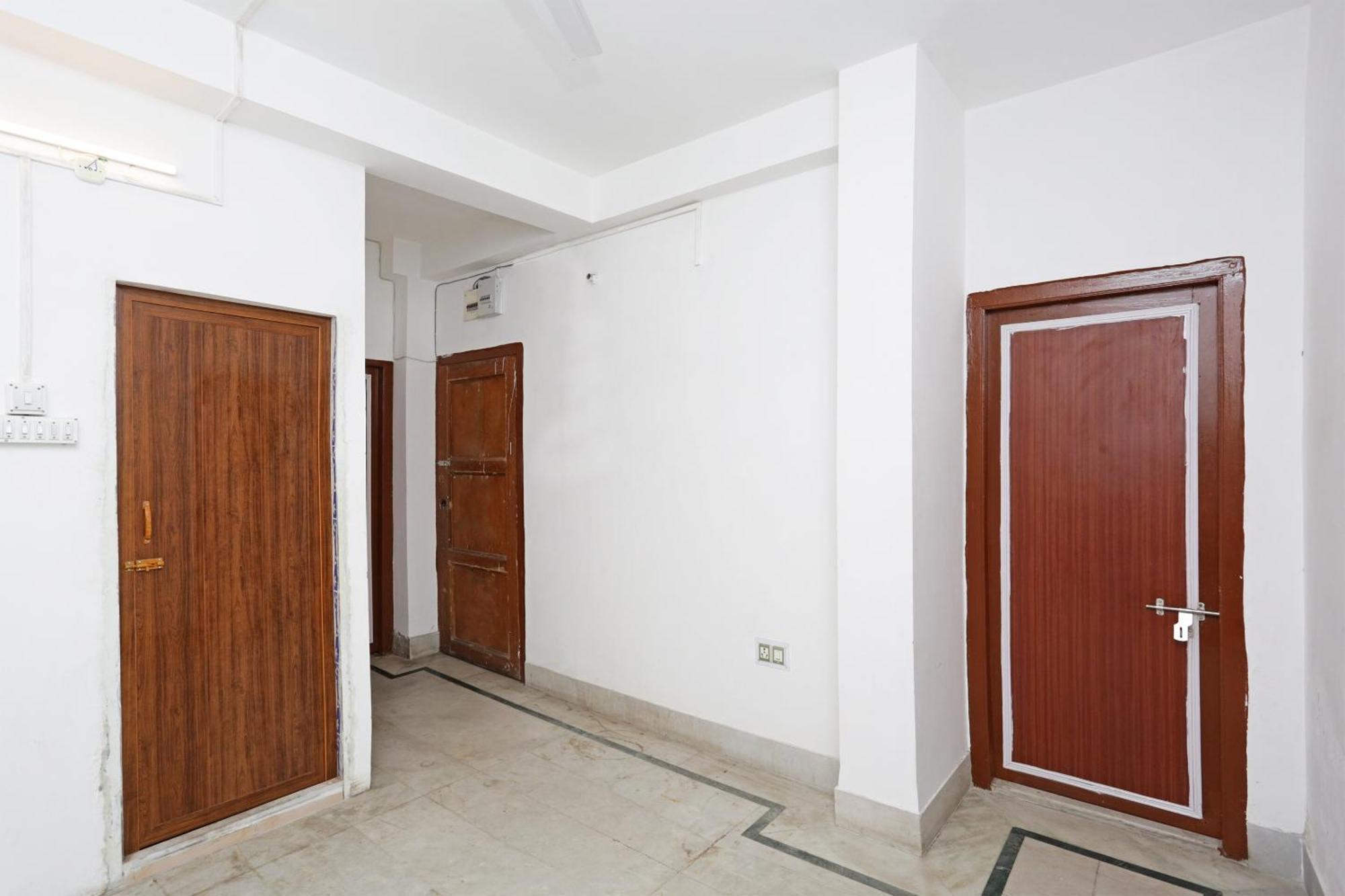 Hotel O New Silver Inn Колката Екстериор снимка
